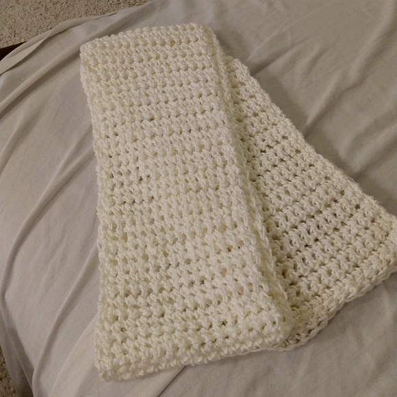 Women's crochet scarf - Picture 1 of 1